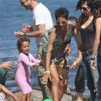 Halle Berry spends her 45th birthday on Malibu Beach photos | Picture 59777